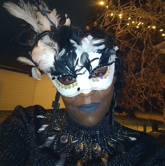 Meet your Posher, Theresa - Picture 3 of 16